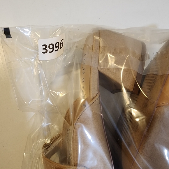 JOURNEY COLLECTION Beige Slip one Vintage style Block Heels shoes 6 1/2 - Picture 14 of 14